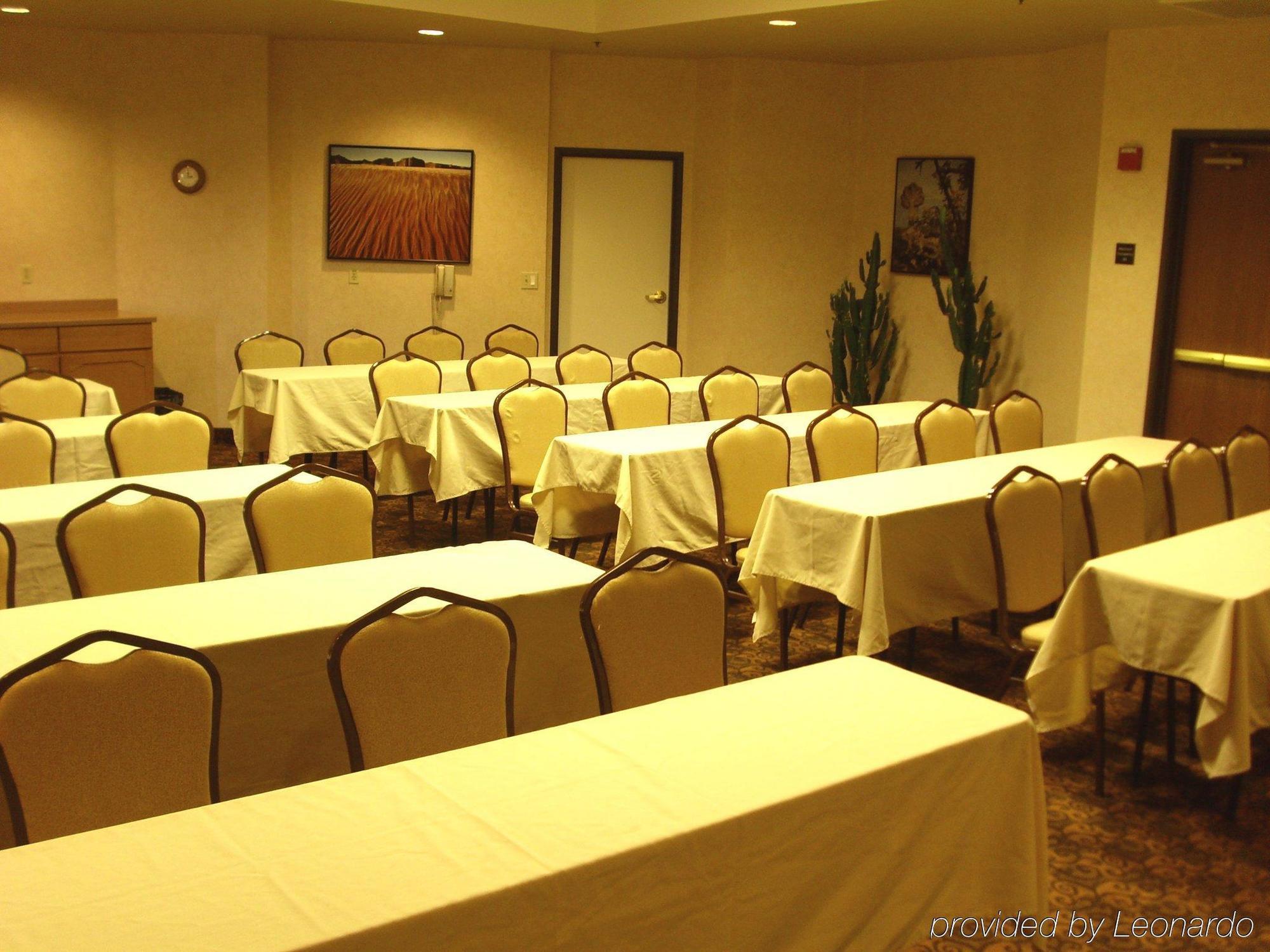 Holiday Inn Express & Suites Phoenix/Chandler Exterior photo