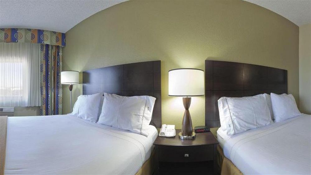 Holiday Inn Express & Suites Phoenix/Chandler Exterior photo