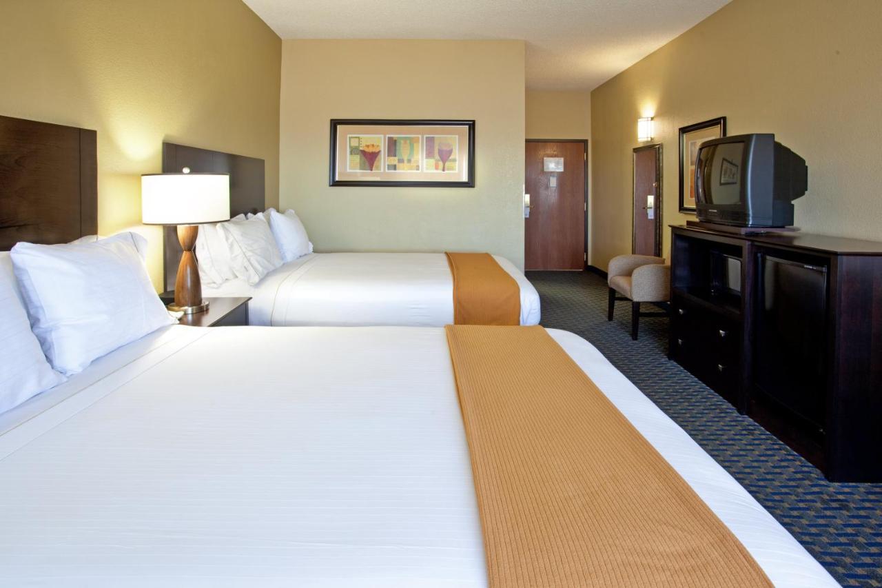 Holiday Inn Express & Suites Phoenix/Chandler Exterior photo